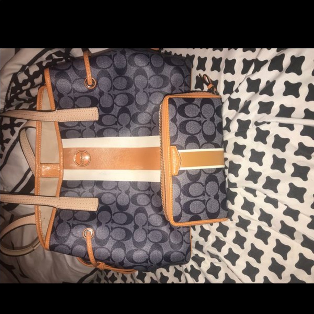 Medium Coach purse and wallet set